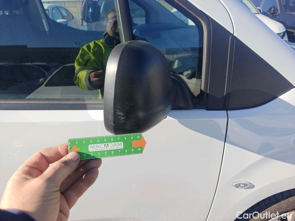  Citroen  Berlingo CITROEN  / 2018 / 4P / monovolumen compacto Talla M BlueHDi 100 S&S LIVE PACK #29