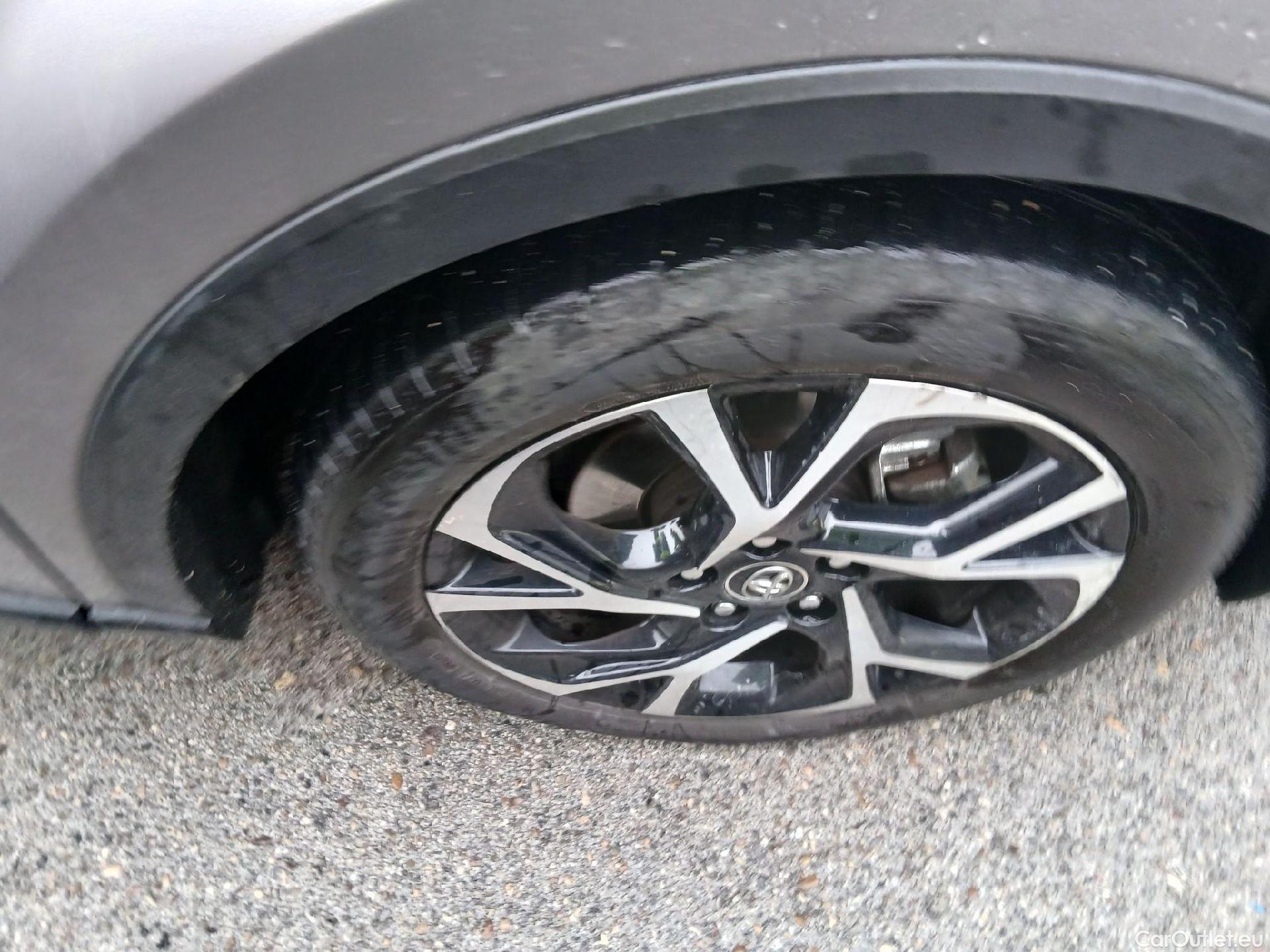  Toyota  C-HR TOYOTA  / 2016 / 5P / todoterreno 1.8 125H Advance (CX) #8