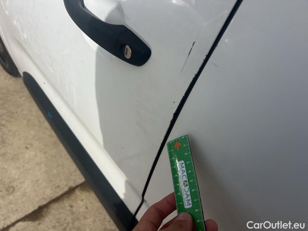  Citroen  Berlingo CITROEN  / 2018 / 4P / combi Talla M BlueHDi 100 LIVE (AC) #10