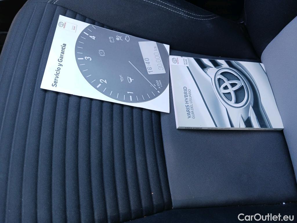  Toyota  Yaris TOYOTA  / 2017 / 5P / berlina con portón 1.5 Hybrid Active #15