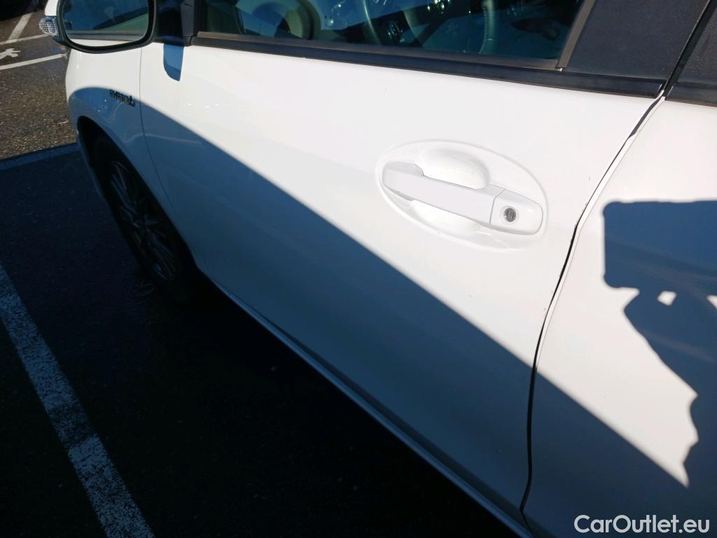  Toyota  Yaris TOYOTA  / 2017 / 5P / berlina con portón 1.5 Hybrid Active #12