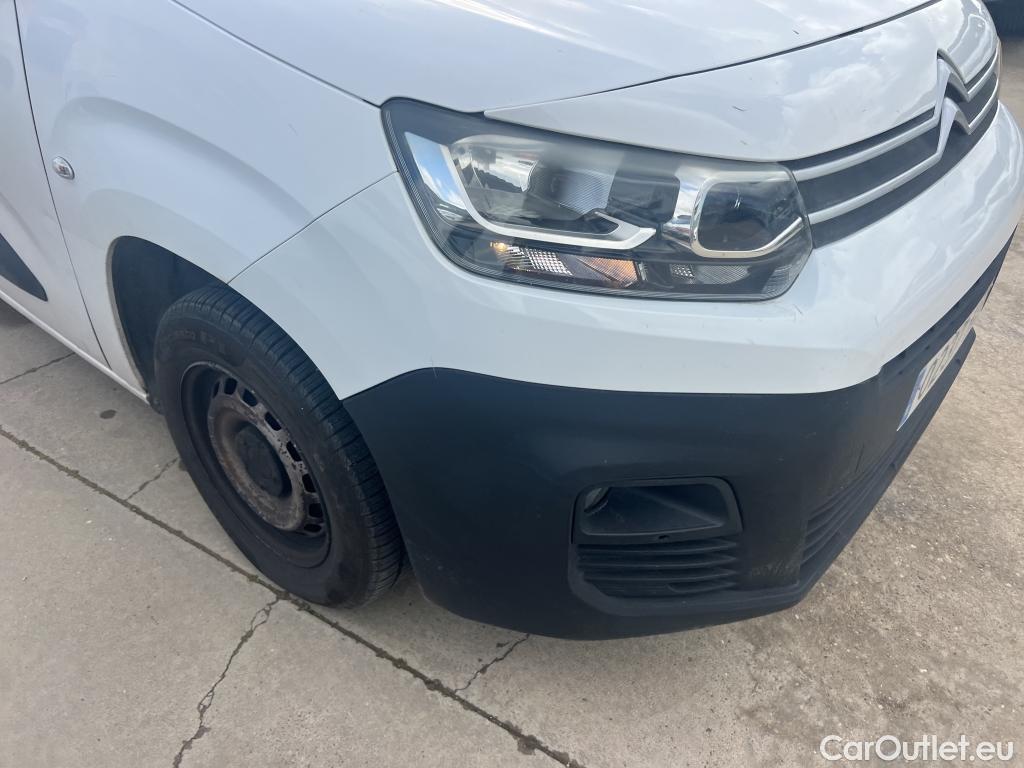  Citroen  Berlingo CITROEN  / 2018 / 4P / combi Talla M BlueHDi 100 LIVE (AC) #21