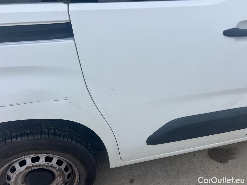  Citroen  Berlingo CITROEN  / 2018 / 4P / combi Talla M BlueHDi 100 LIVE (AC) #26