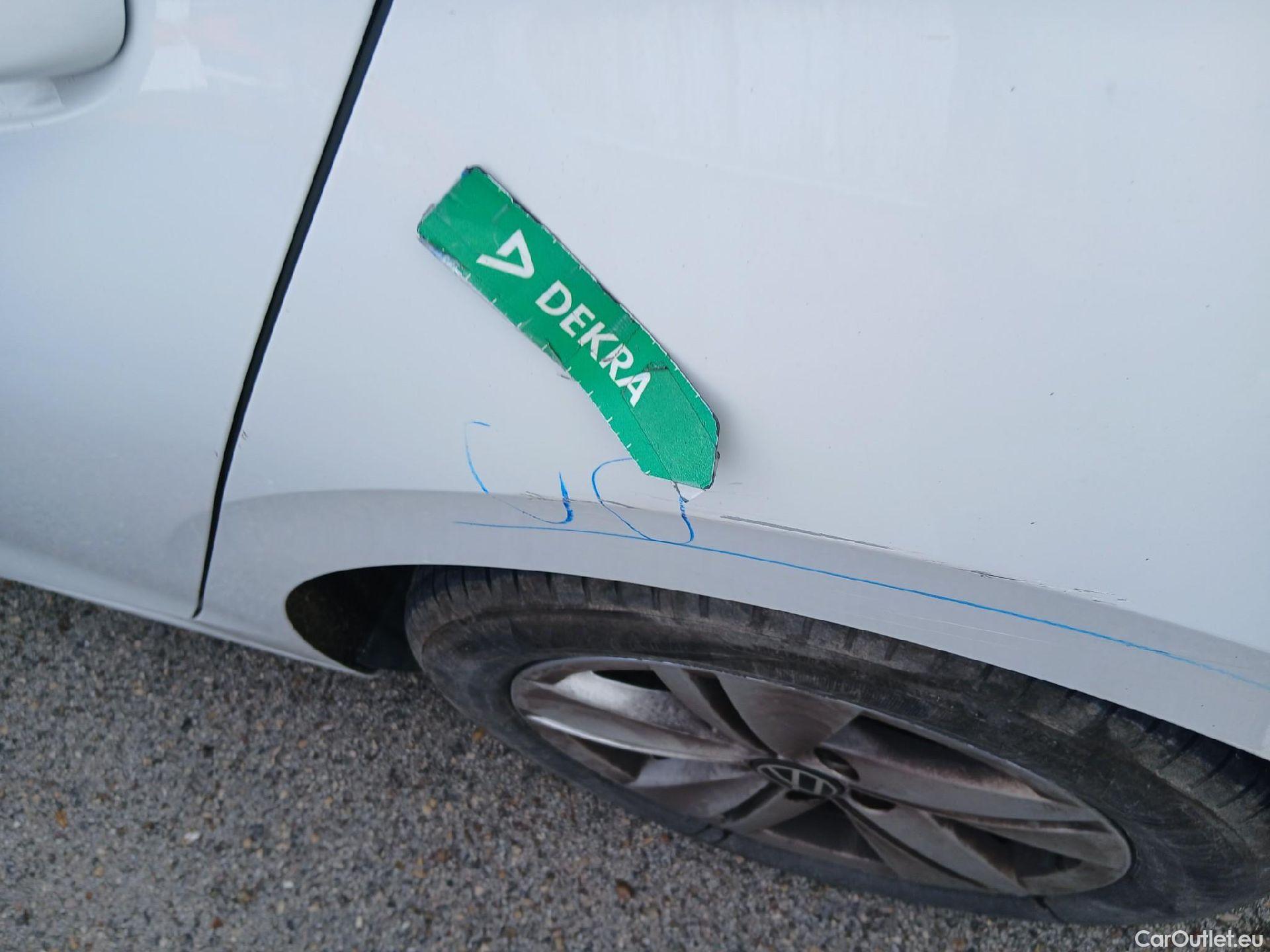  Volkswagen  Golf  VOLKSWAGEN / 2020 / 5P / berlina con portón 2.0 TDI 85kW (115CV) #21