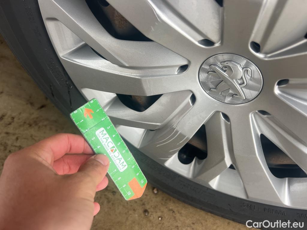  Peugeot  RIFTER PEUGEOT  / 2018 / 5P / monovolumen compacto Active Long BlueHDi 73kW #15