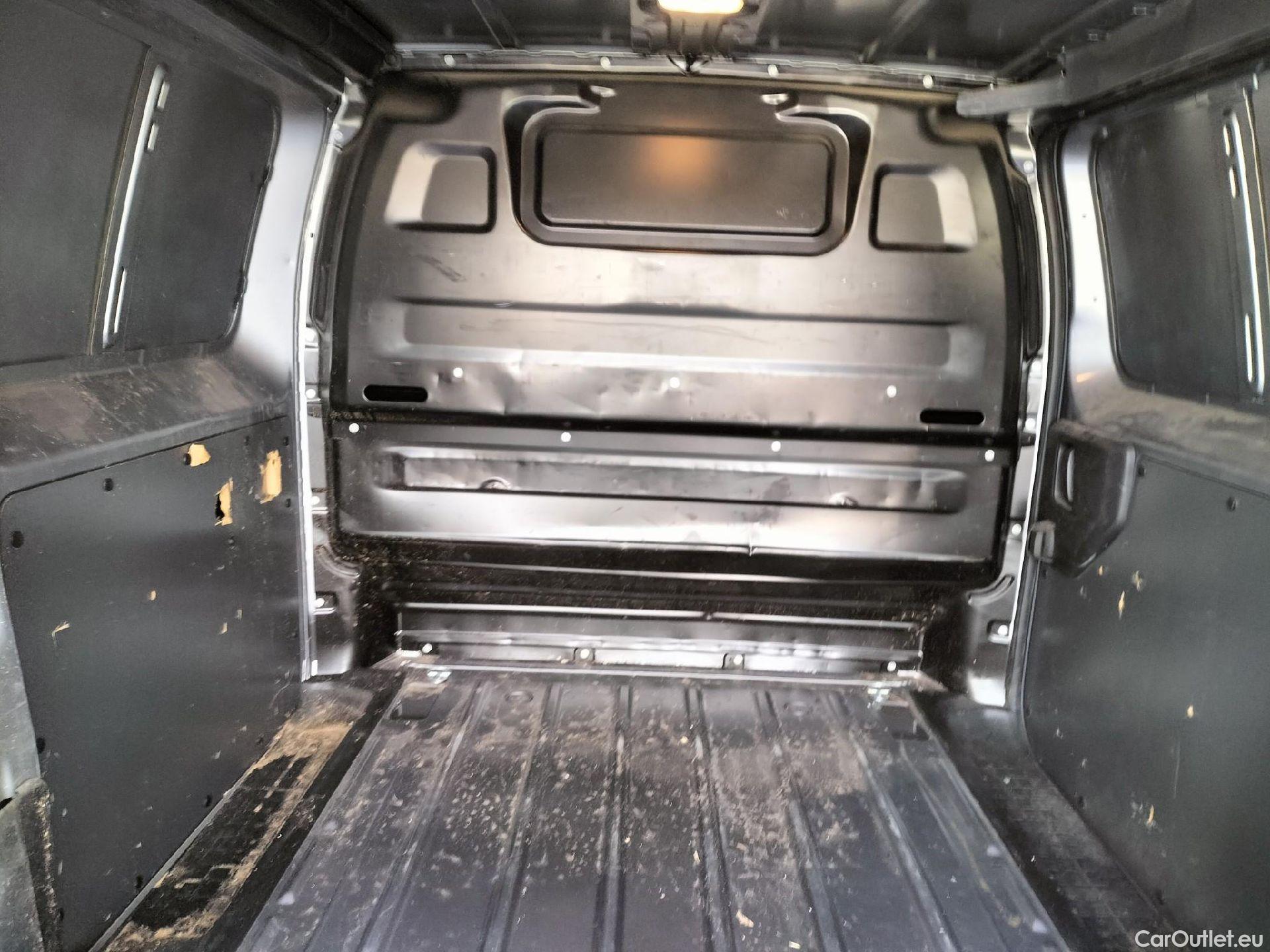  Opel  Vivaro OPEL  / 2019 / 4P / furgón 1.5 Diésel 88kW (120CV) M Std Select #38