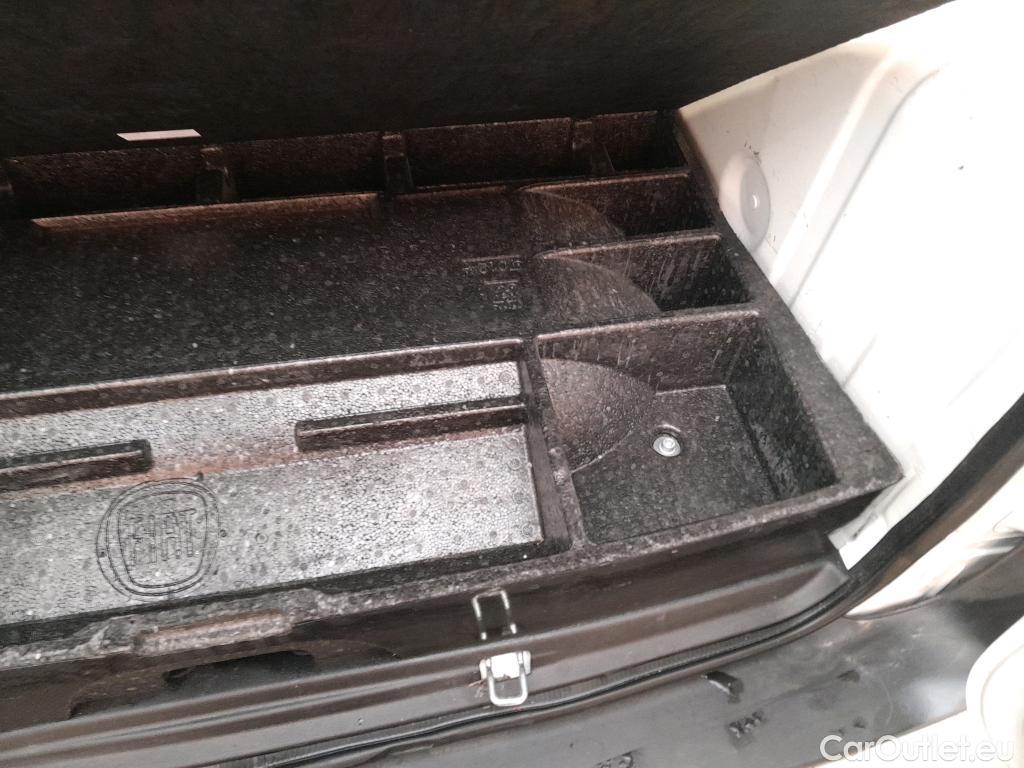  Fiat  Fiorino FIAT  / 2016 / 3P / furgón derivado de turismo Cargo Base 1.4 Natural Power 51kW (70CV)  #12