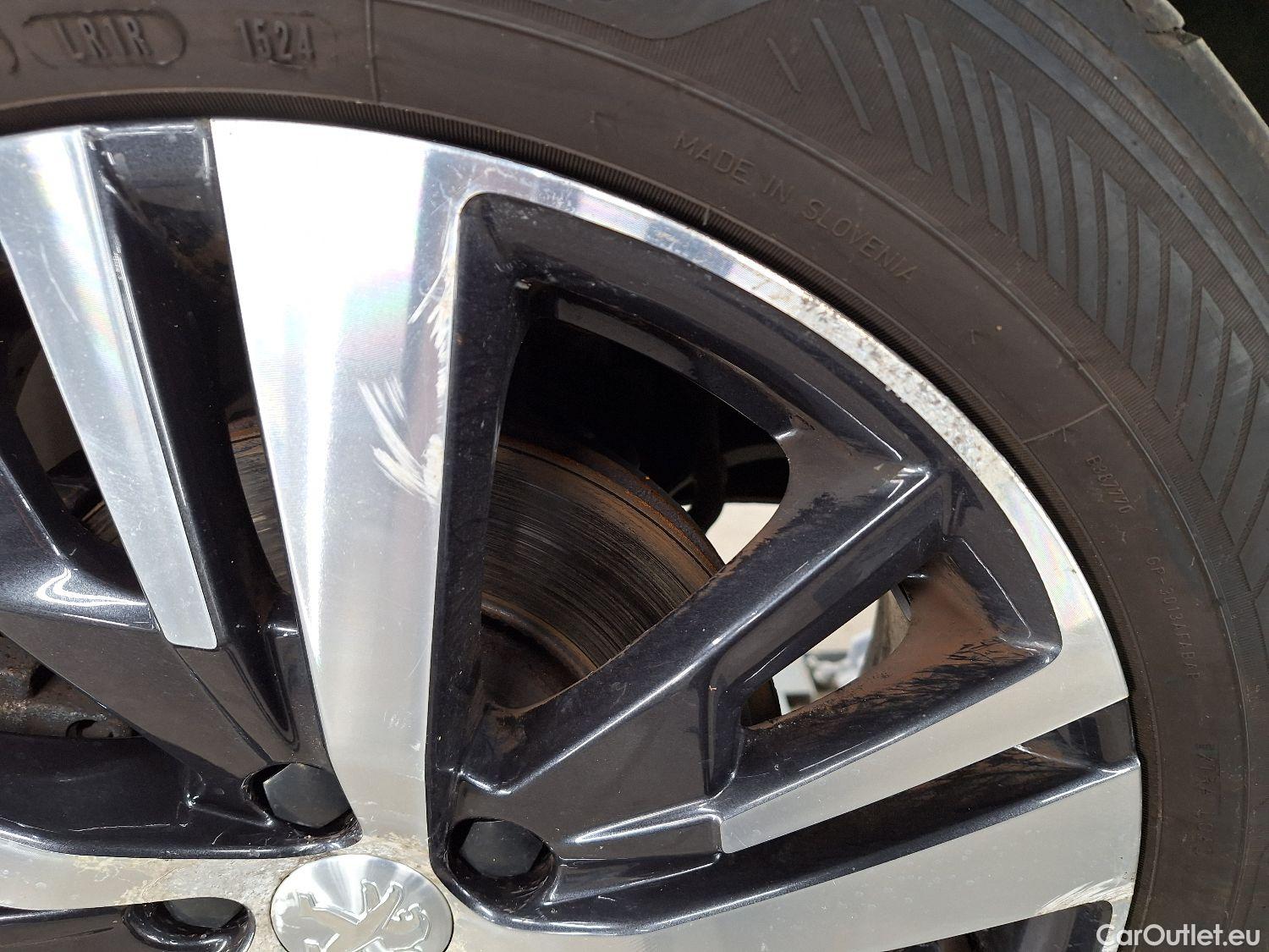  Peugeot  5008 Peugeot,  '16, Peugeot  1.5 BlueHDi 96kW S&S EAT8 Allure 5d 7pl #16