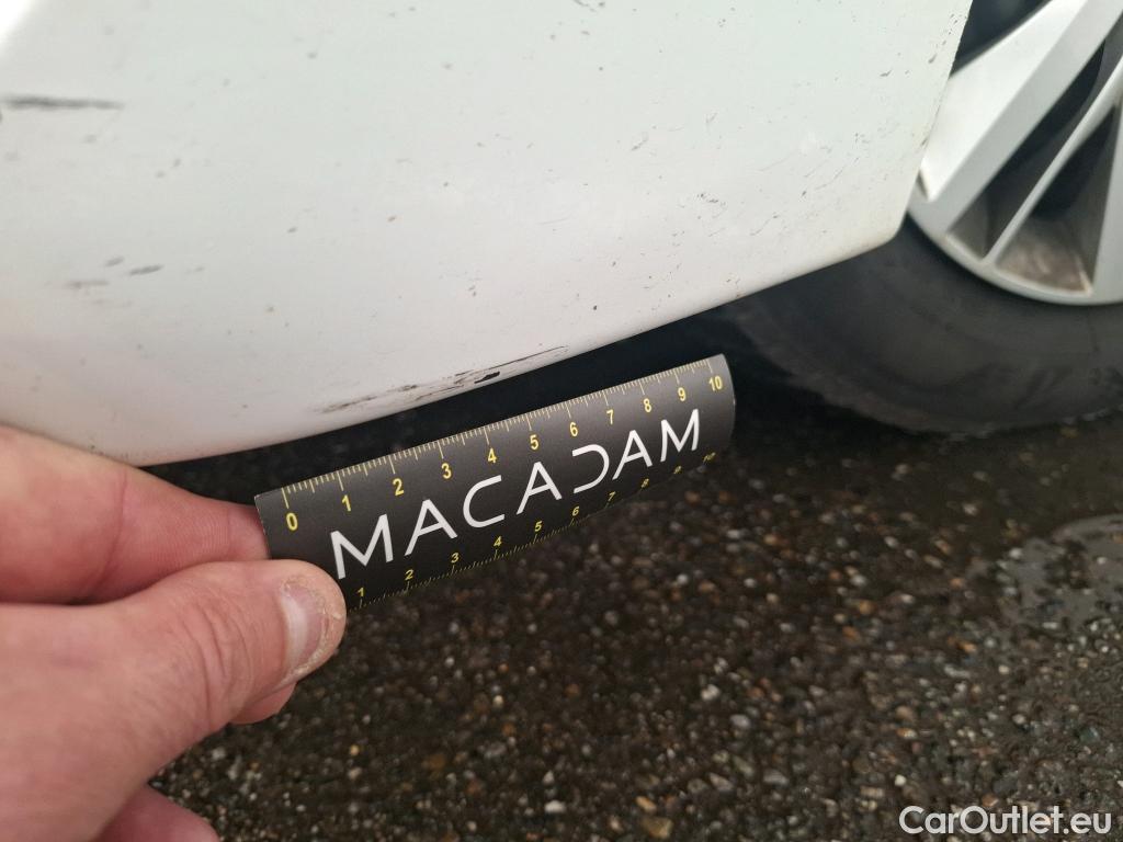  Peugeot  208 PEUGEOT  Affaire / 2019 / 5P / Berline 1.5 BlueHDi 100 S&S Premium #8