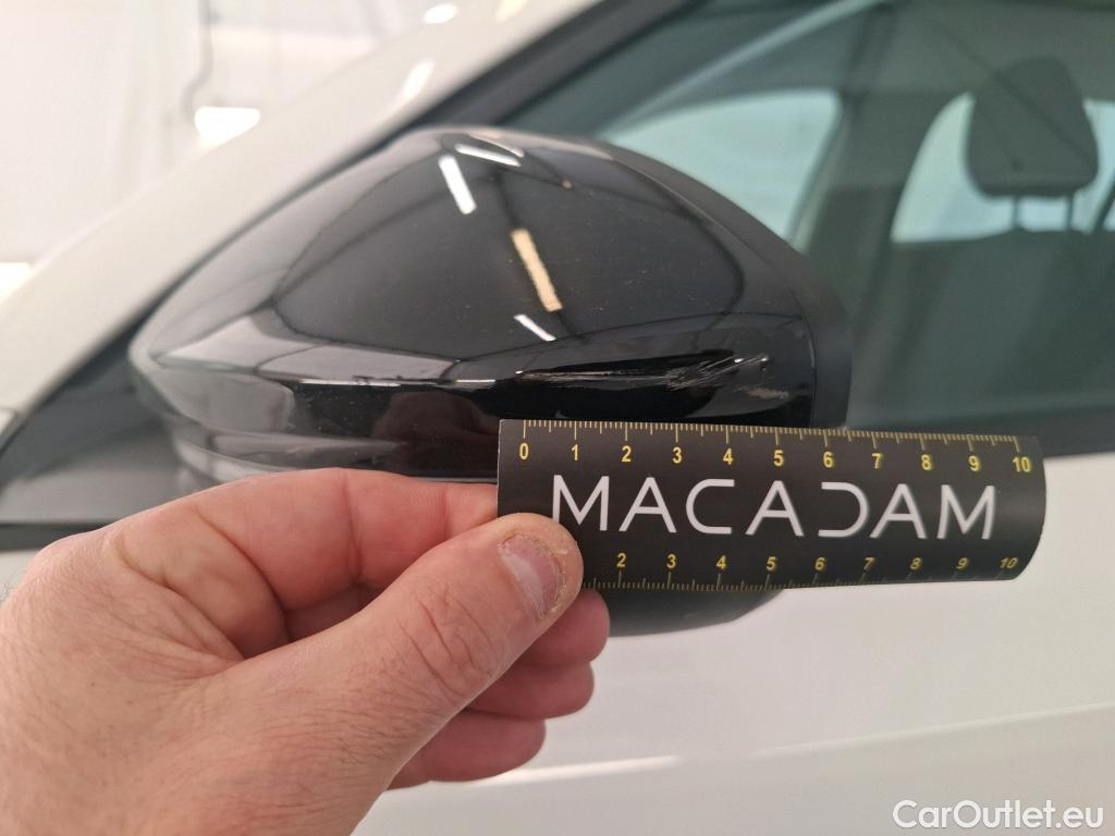  Peugeot  208 PEUGEOT  Affaire / 2019 / 5P / Berline 1.5 BlueHDi 100 S&S Premium #4