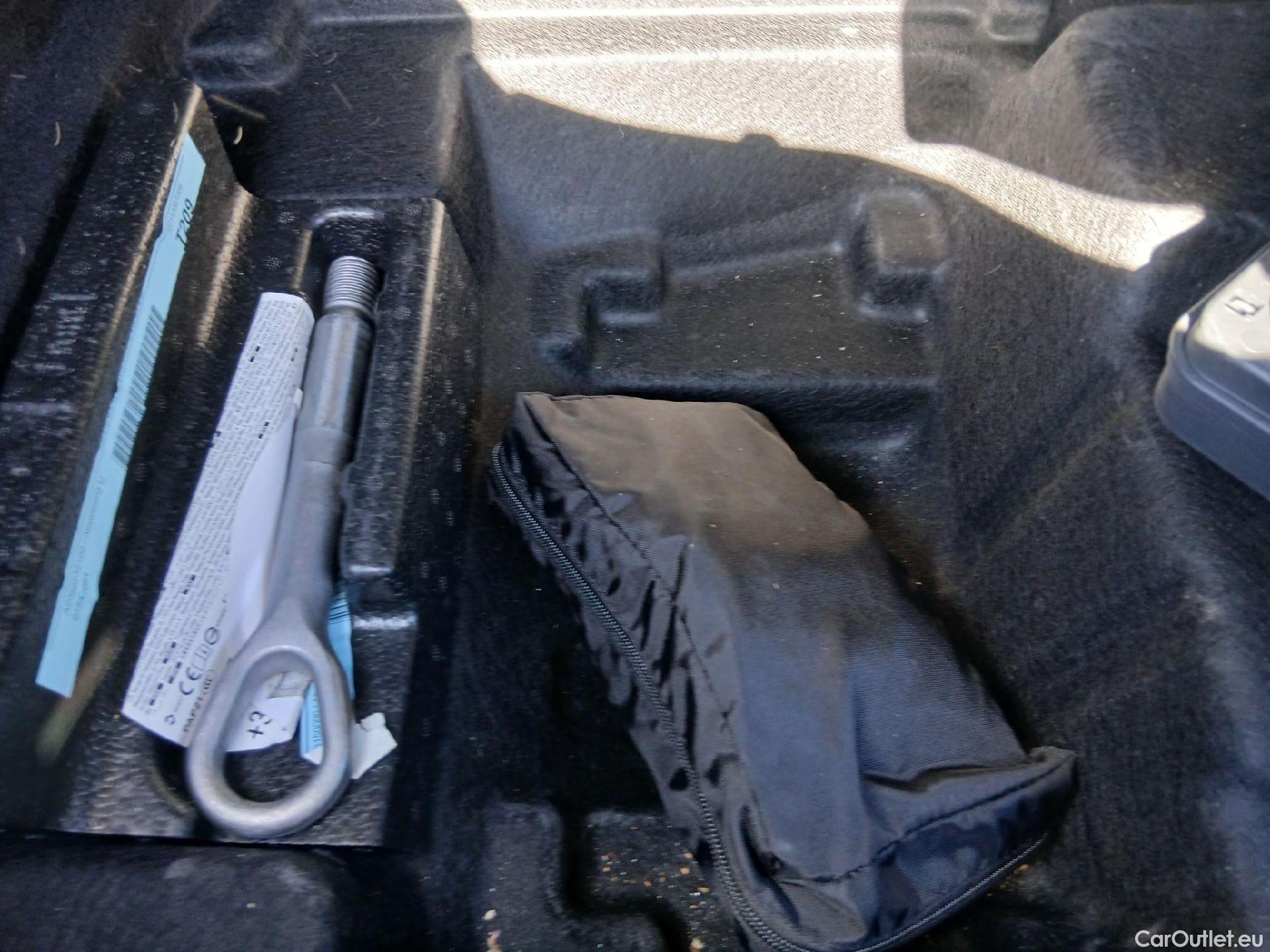  Mercedes  C-Klasse MERCEDES-BENZ Clase C / 2018 / 2P / cabrio Cabrio C 220 d #4