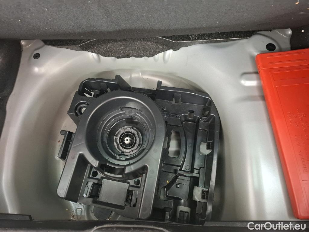  Peugeot  208  Signature 1.2 PureTech 80CV BVM5 E6dT #37