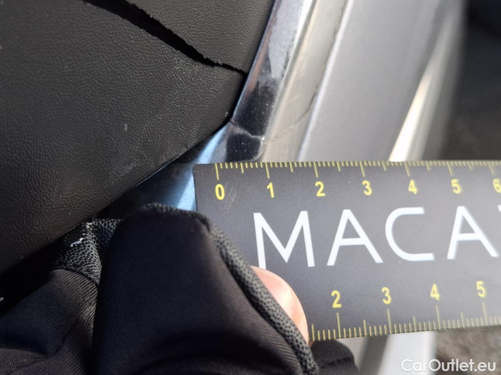  Peugeot  208  Signature 1.2 PureTech 80CV BVM5 E6dT #21