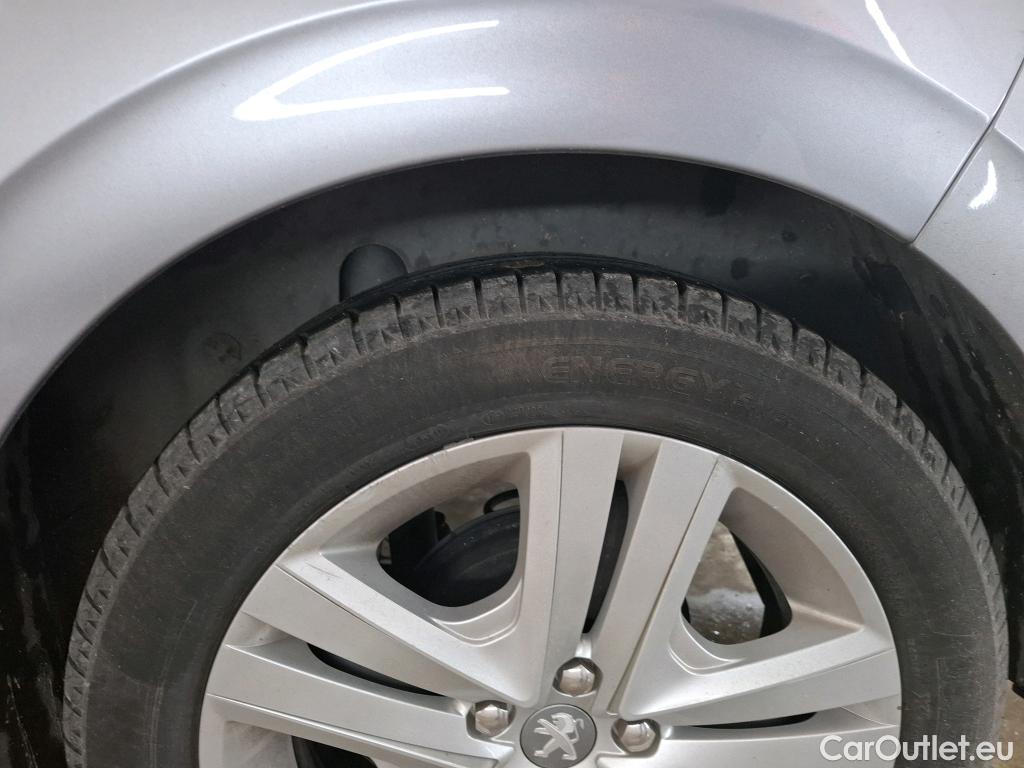  Peugeot  208  Signature 1.2 PureTech 80CV BVM5 E6dT #38