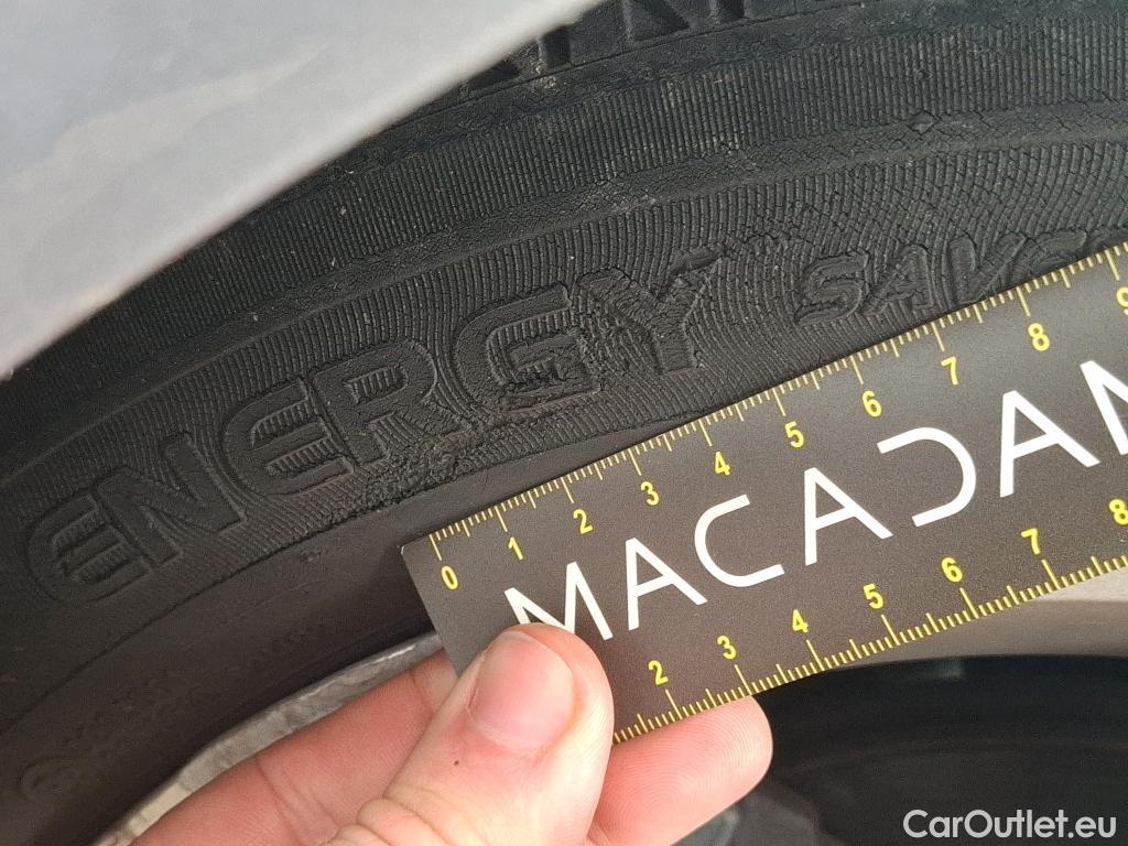  Peugeot  208  Signature 1.2 PureTech 80CV BVM5 E6dT #27