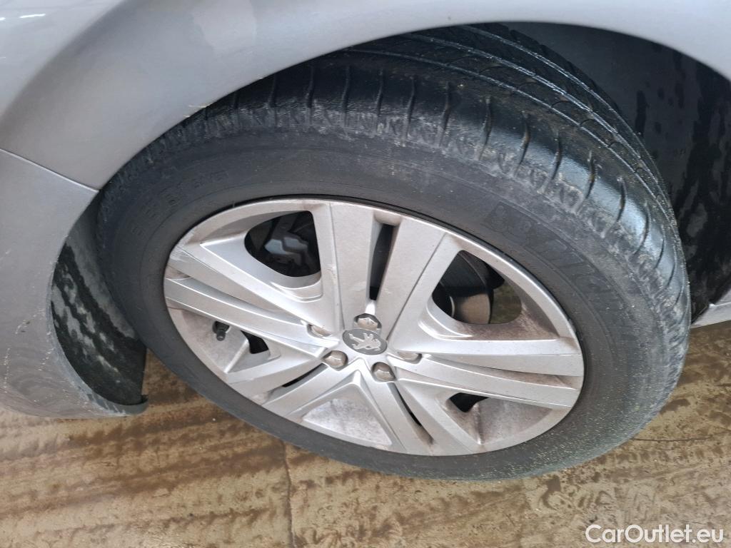  Peugeot  208  Signature 1.2 PureTech 80CV BVM5 E6dT #26