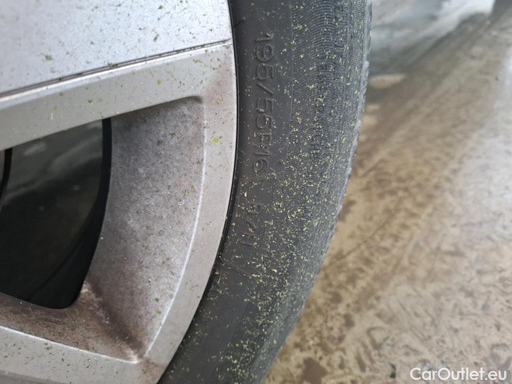  Peugeot  208  Signature 1.2 PureTech 80CV BVM5 E6dT #29