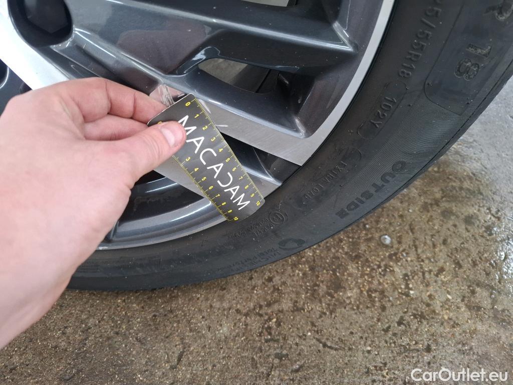  Peugeot  3008 PEUGEOT  / 2020 / 5P / SUV 1.6 HYBRID 225 E-EAT8 Allure Pack #25