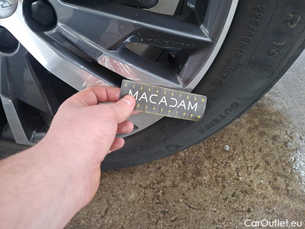  Peugeot  3008 PEUGEOT  / 2020 / 5P / SUV 1.6 HYBRID 225 E-EAT8 Allure Pack #26