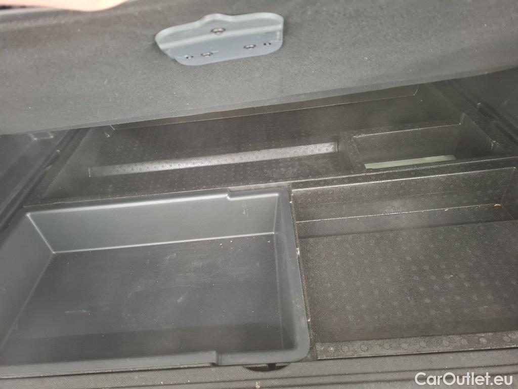  Peugeot  3008 PEUGEOT  / 2020 / 5P / SUV 1.6 HYBRID 225 E-EAT8 Allure Pack #52