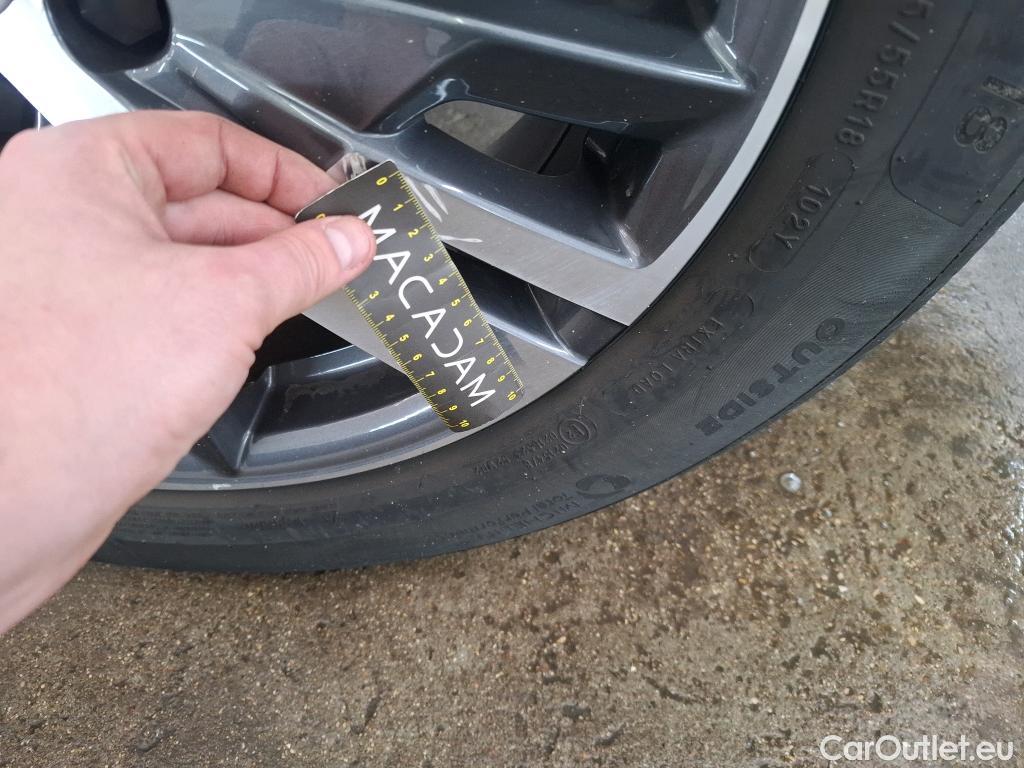  Peugeot  3008 PEUGEOT  / 2020 / 5P / SUV 1.6 HYBRID 225 E-EAT8 Allure Pack #24