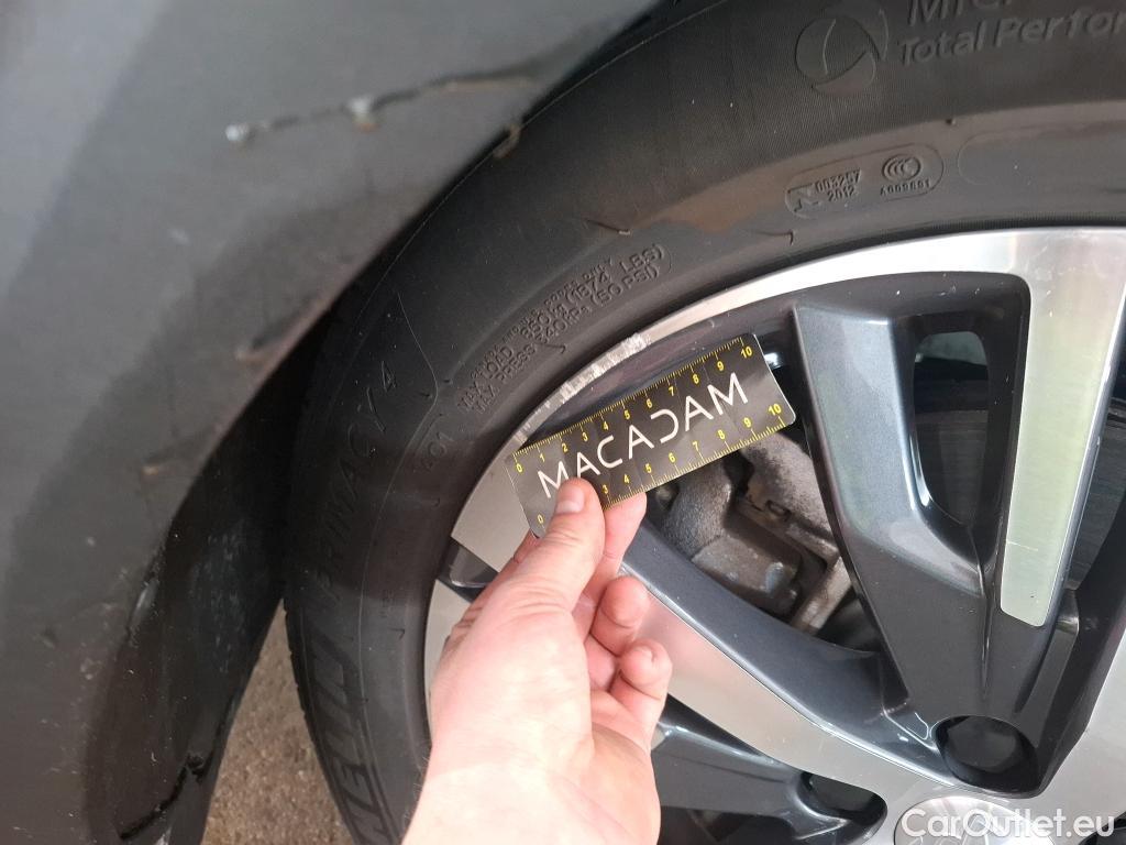  Peugeot  3008 PEUGEOT  / 2020 / 5P / SUV 1.6 HYBRID 225 E-EAT8 Allure Pack #13