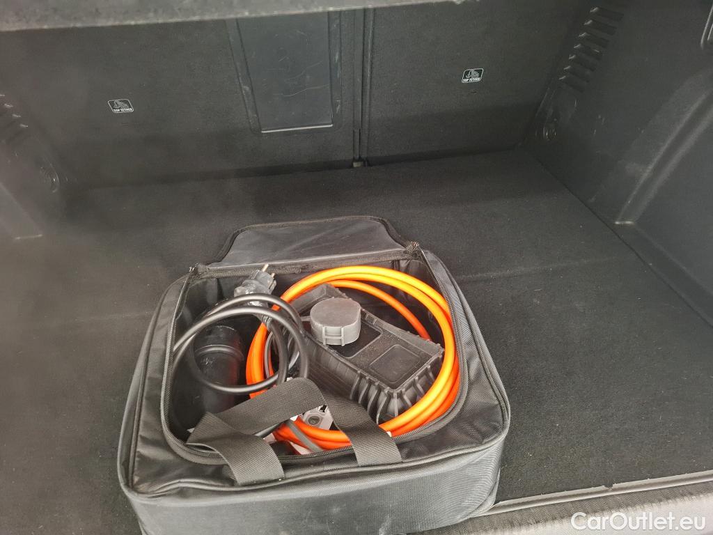  Peugeot  3008 PEUGEOT  / 2020 / 5P / SUV 1.6 HYBRID 225 E-EAT8 Allure Pack #51