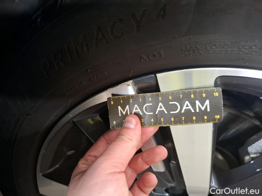  Peugeot  3008 PEUGEOT  / 2020 / 5P / SUV 1.6 HYBRID 225 E-EAT8 Allure Pack #44