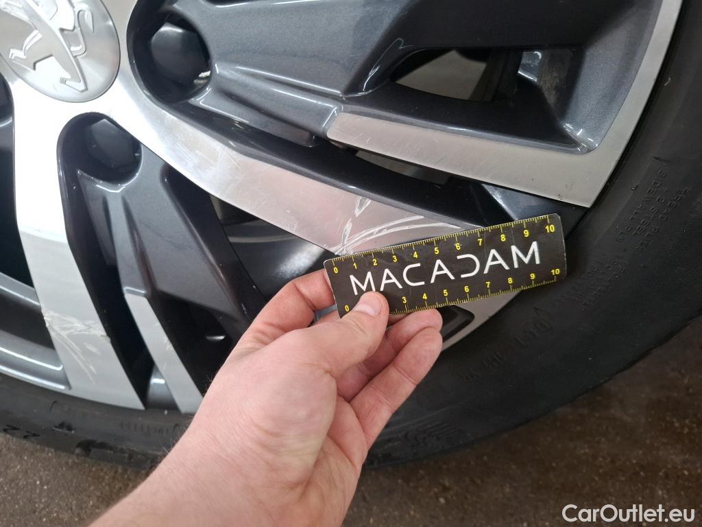  Peugeot  3008 PEUGEOT  / 2020 / 5P / SUV 1.6 HYBRID 225 E-EAT8 Allure Pack #38