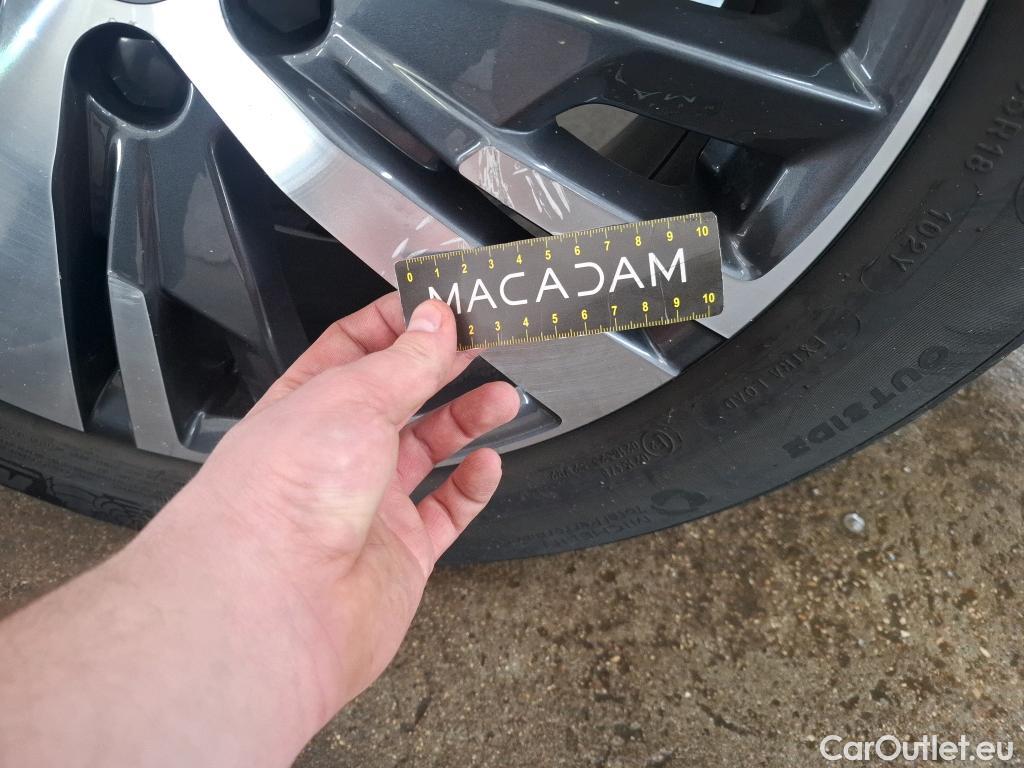  Peugeot  3008 PEUGEOT  / 2020 / 5P / SUV 1.6 HYBRID 225 E-EAT8 Allure Pack #28