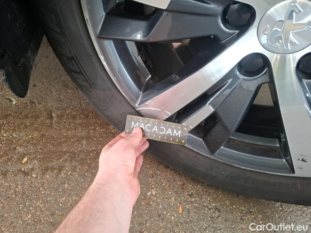  Peugeot  3008 PEUGEOT  / 2020 / 5P / SUV 1.6 HYBRID 225 E-EAT8 Allure Pack #15