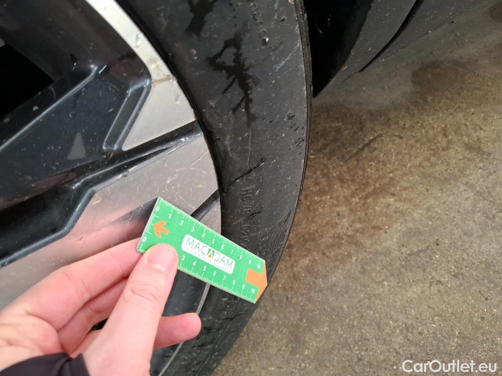  Peugeot  5008  GT Line 1.5 HDi 130CV BVA8 7 Sieges E6dT #35