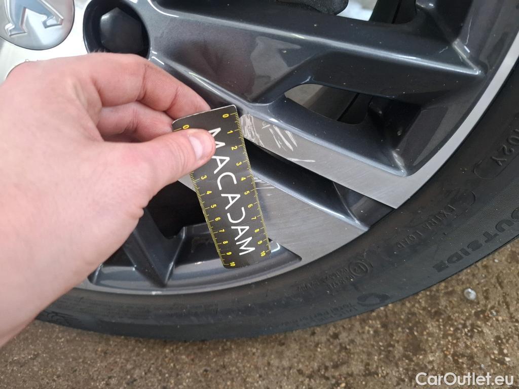  Peugeot  3008 PEUGEOT  / 2020 / 5P / SUV 1.6 HYBRID 225 E-EAT8 Allure Pack #20