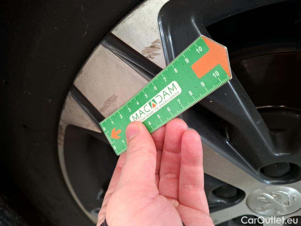  Peugeot  5008  GT Line 1.5 HDi 130CV BVA8 7 Sieges E6dT #21