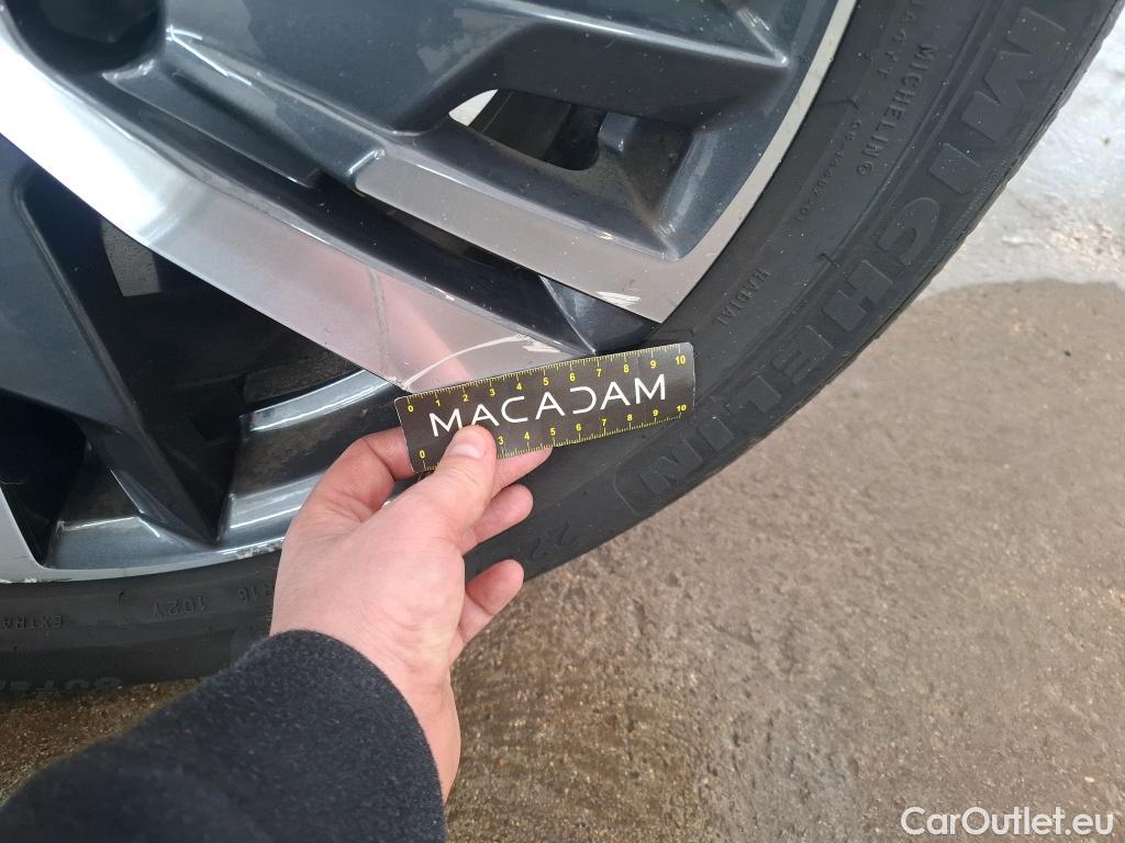  Peugeot  3008 PEUGEOT  / 2020 / 5P / SUV 1.6 HYBRID 225 E-EAT8 Allure Pack #45