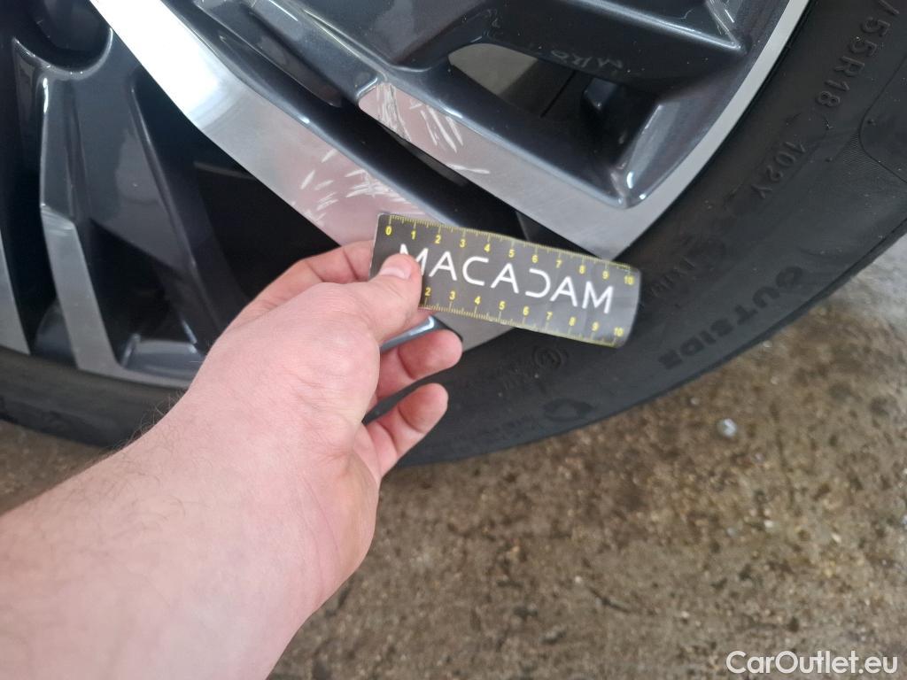  Peugeot  3008 PEUGEOT  / 2020 / 5P / SUV 1.6 HYBRID 225 E-EAT8 Allure Pack #31