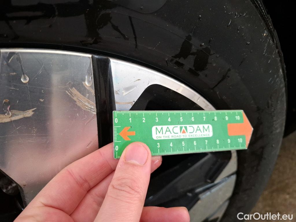  Peugeot  5008  GT Line 1.5 HDi 130CV BVA8 7 Sieges E6dT #34