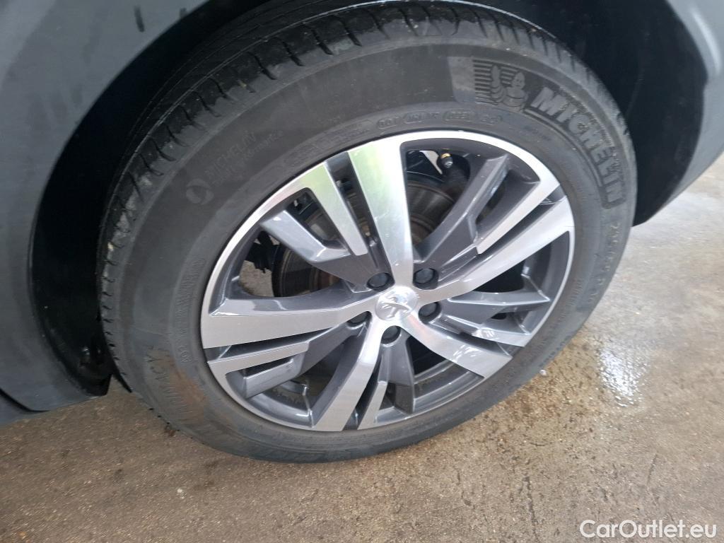  Peugeot  3008 PEUGEOT  / 2020 / 5P / SUV 1.6 HYBRID 225 E-EAT8 Allure Pack #18