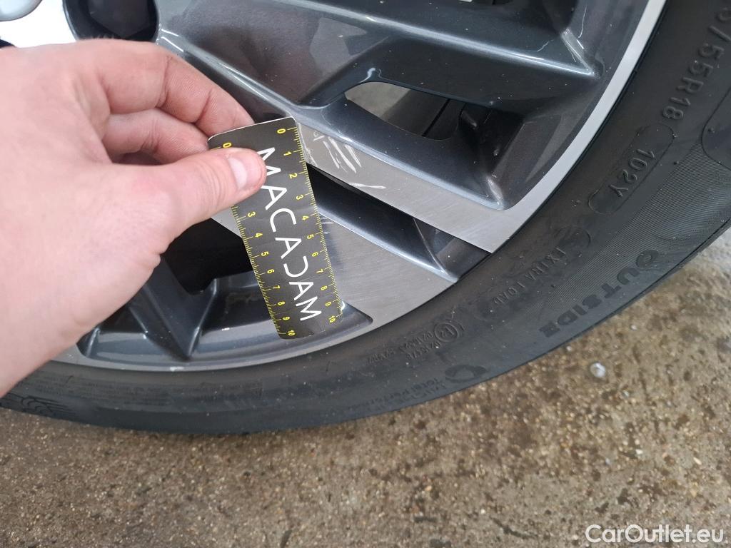  Peugeot  3008 PEUGEOT  / 2020 / 5P / SUV 1.6 HYBRID 225 E-EAT8 Allure Pack #22