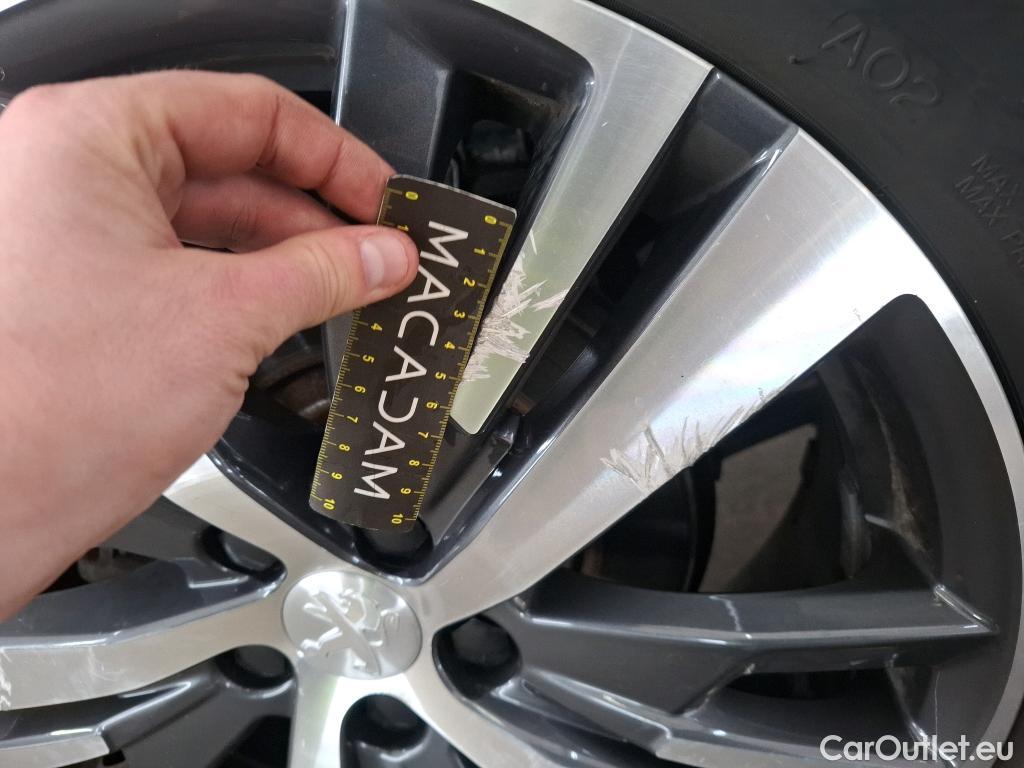  Peugeot  3008 PEUGEOT  / 2020 / 5P / SUV 1.6 HYBRID 225 E-EAT8 Allure Pack #36