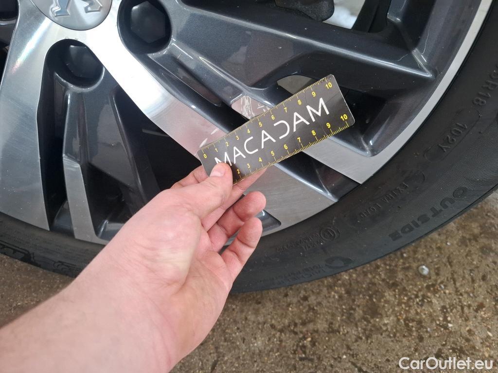  Peugeot  3008 PEUGEOT  / 2020 / 5P / SUV 1.6 HYBRID 225 E-EAT8 Allure Pack #27