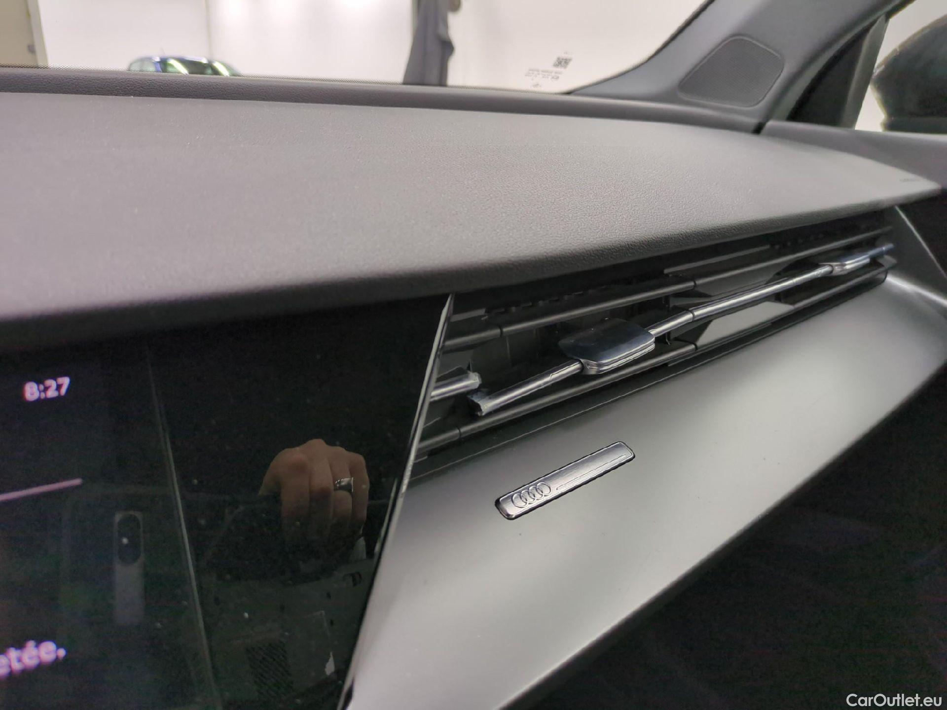  Audi  A3 AUDI  Sportback / 2020 / 5P / Berline 30 TFSI MHEV S Tronic 110 SB #3