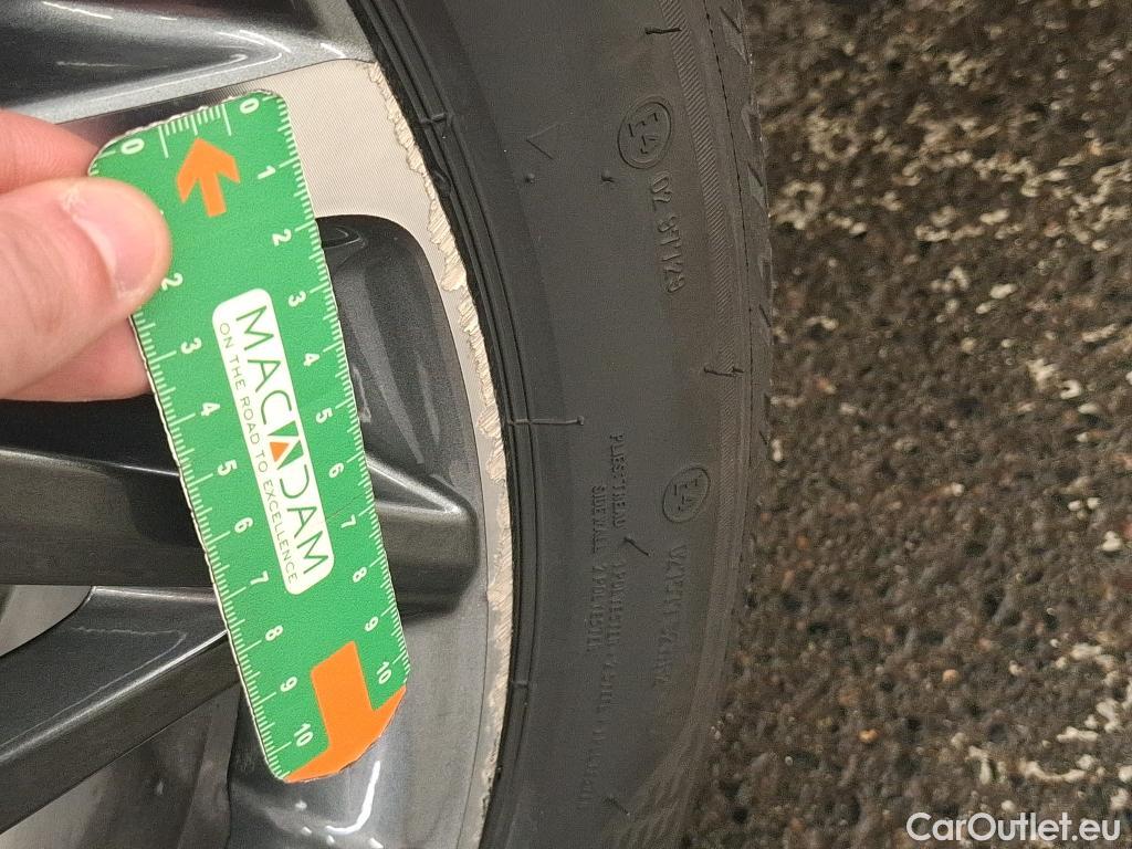  Hyundai  Konna HYUNDAI Kona / 2020 / 5P / SUV 1.6 HYBRID 141 EXECUTIVE HEV #24