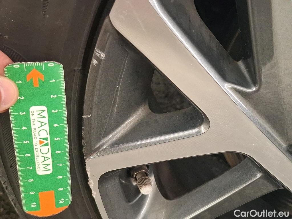  Hyundai  Konna HYUNDAI Kona / 2020 / 5P / SUV 1.6 HYBRID 141 EXECUTIVE HEV #32