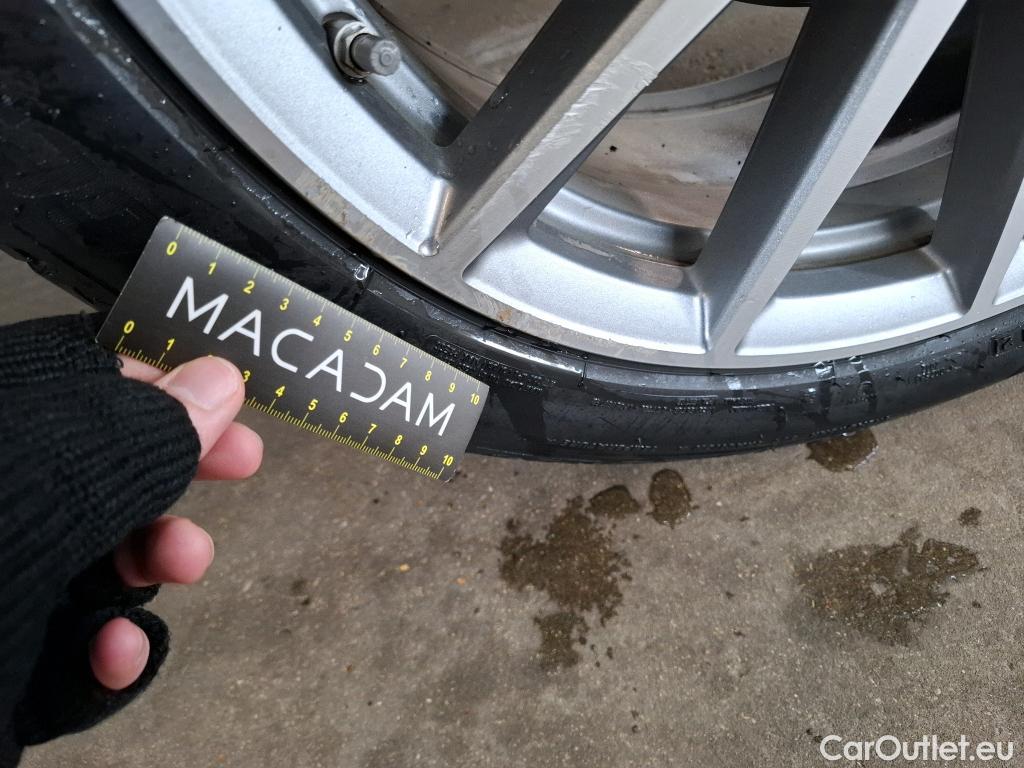  Mercedes  GLA MERCEDES-BENZ  / 2020 / 5P / SUV 1.3  250 e AMG LINE DCT #9