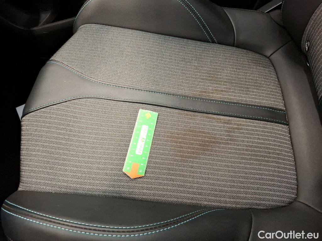  Peugeot  3008 PEUGEOT  / 2020 / 5P / SUV 1.6 HYBRID4 300 E-EAT8 Allure Pack #22