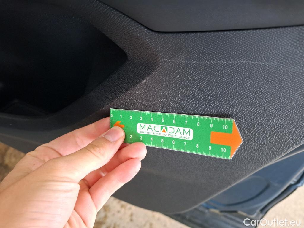  Peugeot  3008 PEUGEOT  / 2020 / 5P / SUV 1.6 HYBRID4 300 E-EAT8 Allure Pack #21