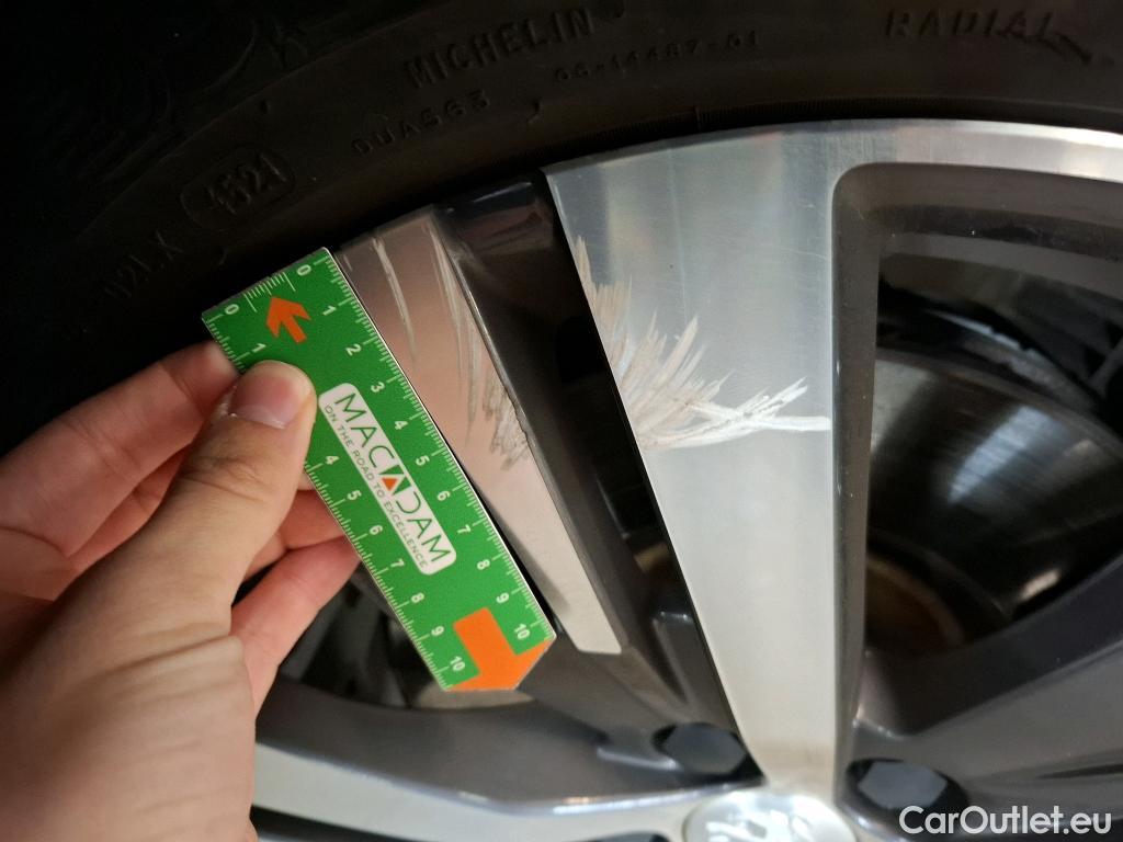  Peugeot  3008 PEUGEOT  / 2020 / 5P / SUV 1.6 HYBRID4 300 E-EAT8 Allure Pack #18