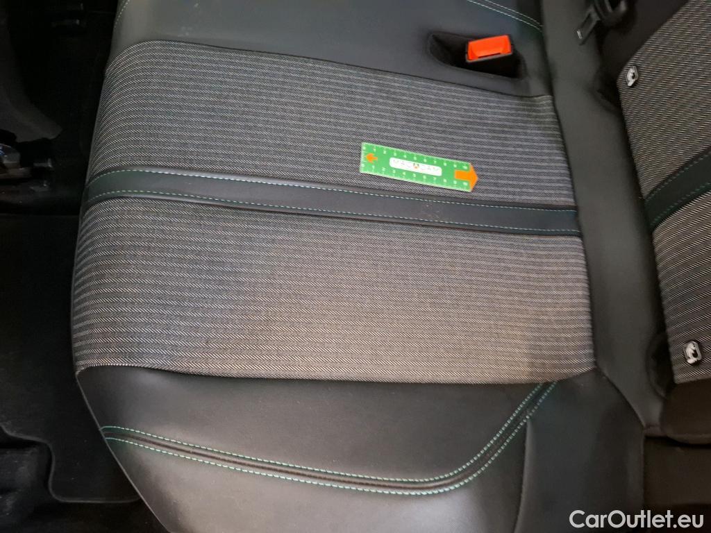  Peugeot  3008 PEUGEOT  / 2020 / 5P / SUV 1.6 HYBRID4 300 E-EAT8 Allure Pack #23