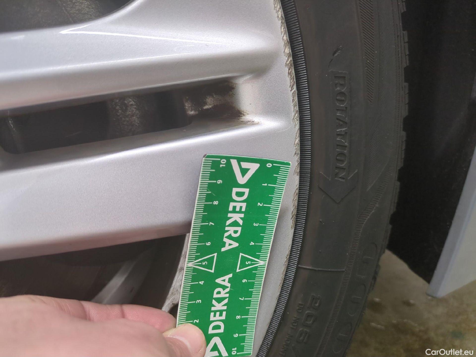  Toyota  Corolla TOYOTA  / 2018 / 5P / Berline Hybride 184h Dynamic Business Stage Acad #18